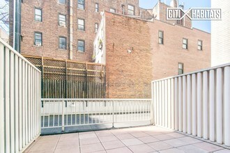 101 W 12th St-Unit -2E in New York, NY - Building Photo - Building Photo