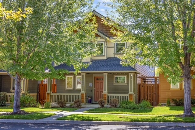 20565 Sun Meadow Way in Bend, OR - Foto de edificio