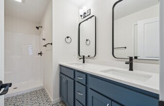 4749 Preston Ln in Iowa City, IA - Foto de edificio - Building Photo