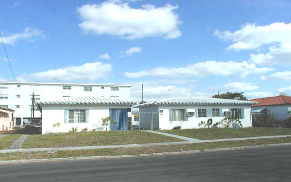 2003-2013 Taylor St in Hollywood, FL - Building Photo