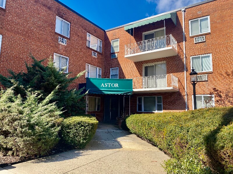 1600 Church Rd in Wyncote, PA - Building Photo