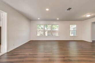 3415 Crites St in Richland Hills, TX - Foto de edificio - Building Photo
