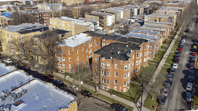 2300 W Granville Ave in Chicago, IL - Building Photo - Primary Photo