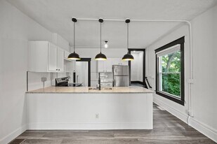 945 E Whittier St in Columbus, OH - Building Photo