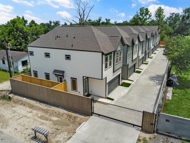 property at 2410 Vaughn St