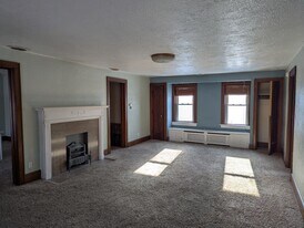 663 W 7th St, Unit Upstairs in Erie, PA - Building Photo