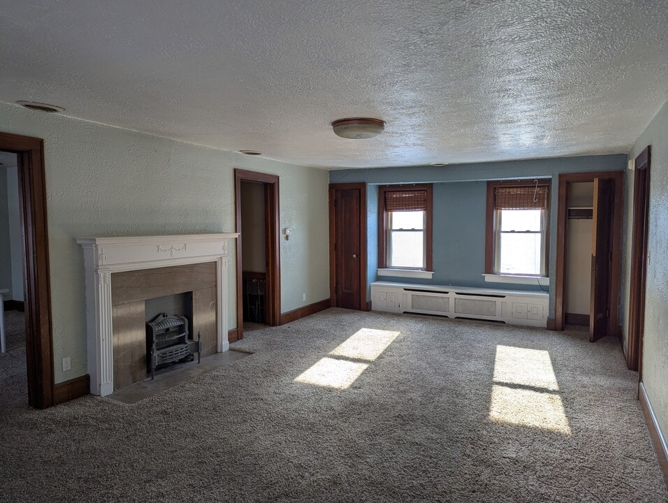 663 W 7th St, Unit Upstairs in Erie, PA - Building Photo