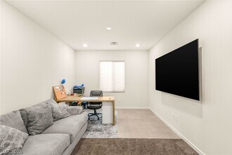 3017 Bounding Home Rd in North Las Vegas, NV - Building Photo - Building Photo