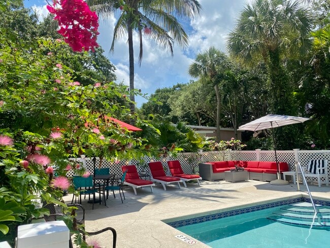 720 Lantana Ln, Unit Palm Villas