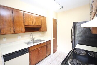 8325 Country Walk Dr in Pensacola, FL - Building Photo - Building Photo