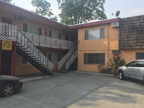 Oak Street Apartments in Stockton, CA - Building Photo - Other