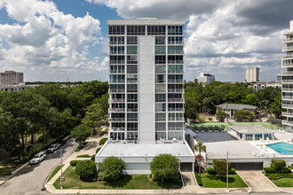 Broadview Towers in Jacksonville, FL - Building Photo - Building Photo