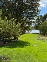 40 W Quasset Rd in Woodstock, CT - Building Photo