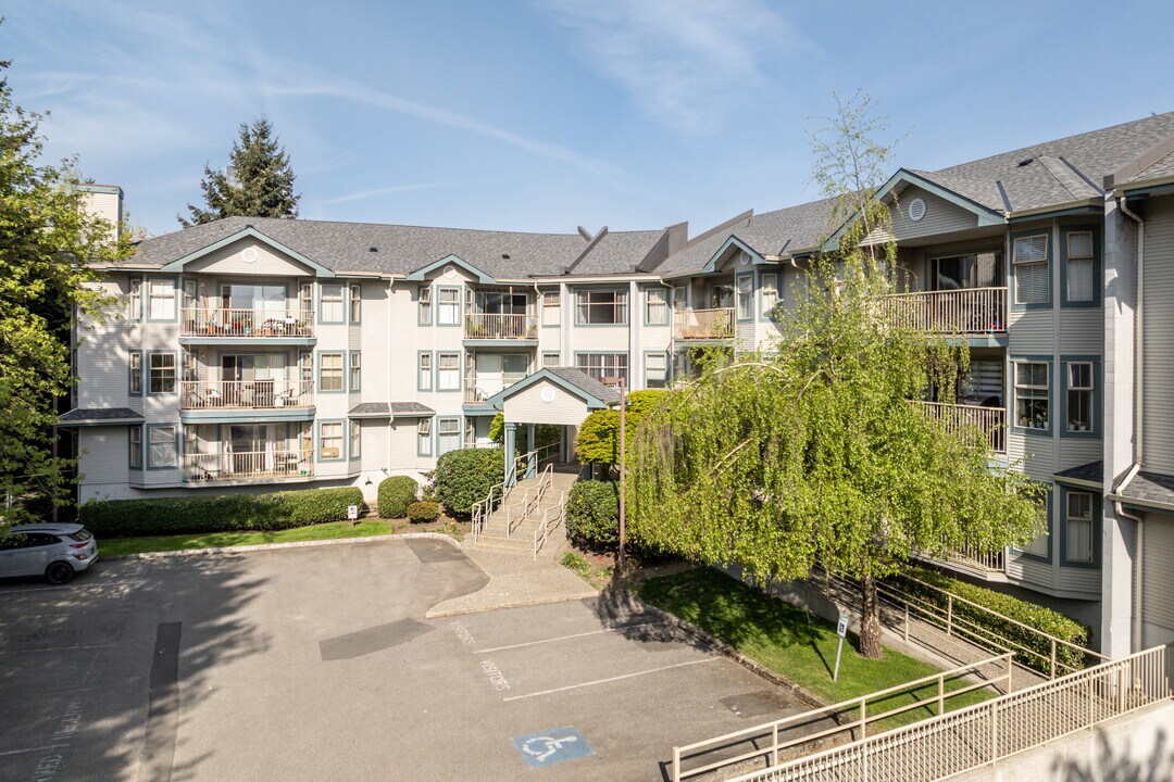 10743 139th St in Surrey, BC - Building Photo