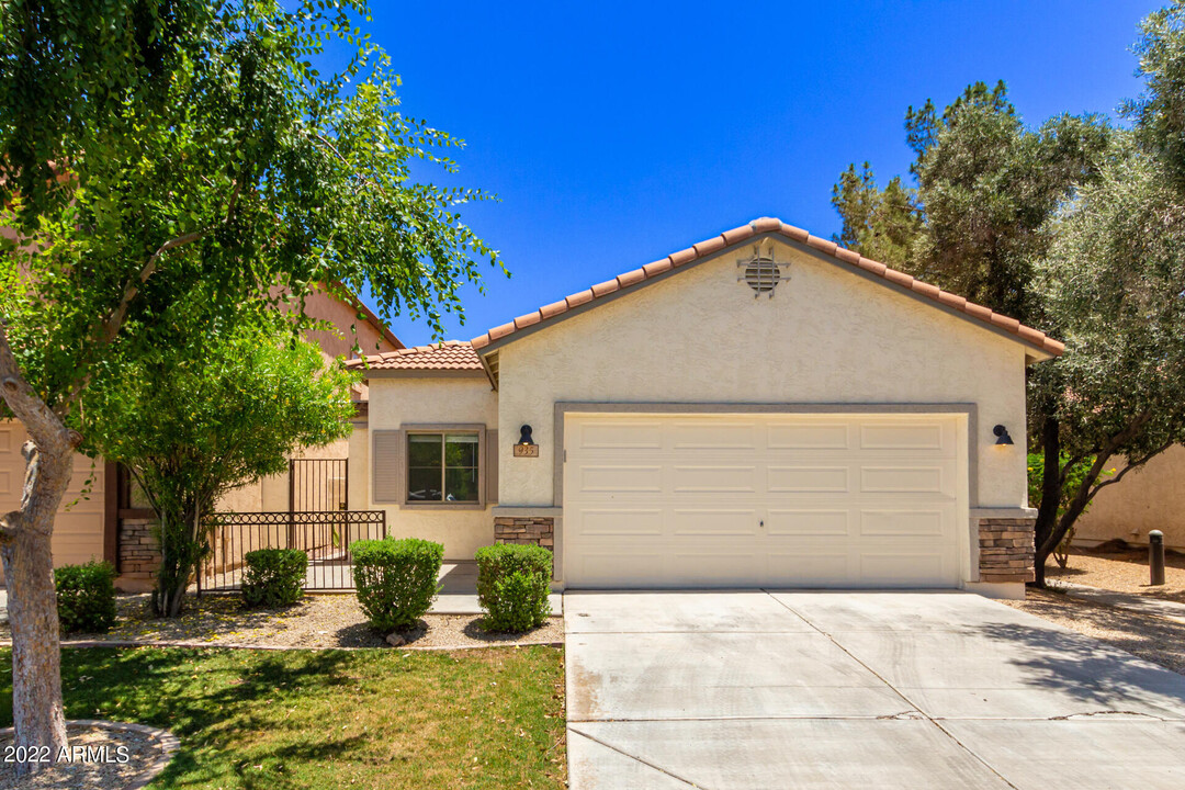 935 S Racine Ln in Gilbert, AZ - Building Photo