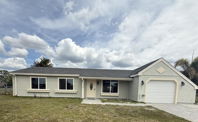 property at 3236 Montclair Cir