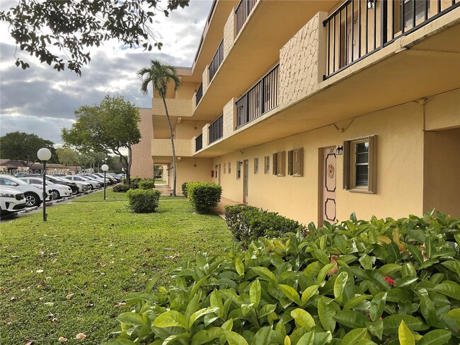 301 Cambridge Rd in Hollywood, FL - Building Photo - Building Photo