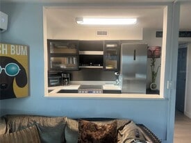 11430 3rd St E in Treasure Island, FL - Building Photo