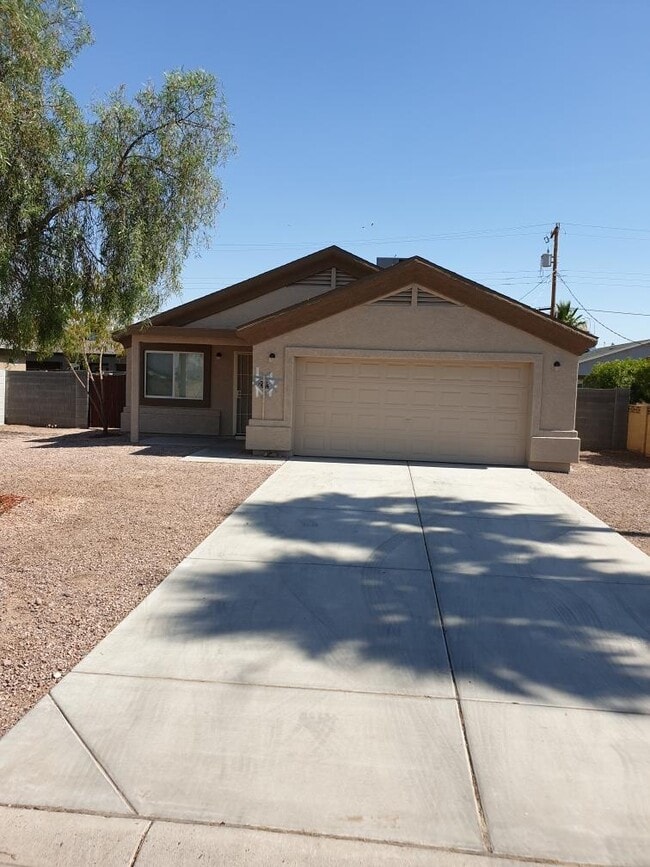 property at 1939 E Raymond St