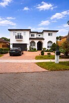 7770 NW 161st Terrace in Miami Lakes, FL - Building Photo