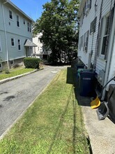 18 Colonial Ave in Newton, MA - Foto de edificio - Building Photo