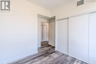 1440 Clarriage Ct in Milton, ON - Building Photo - Building Photo