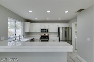 9705 Ridge Creek Pl in Las Vegas, NV - Building Photo - Building Photo
