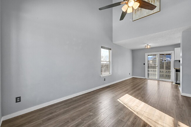 520 Pucket Cir in Colorado Springs, CO - Foto de edificio - Building Photo