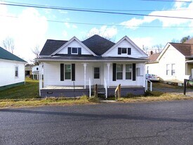 324 Grace St in Glade Spring, VA - Building Photo