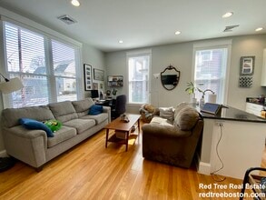 407 S Huntington Ave in Boston, MA - Building Photo - Building Photo