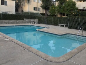 10636 Woodley Ave, Unit #1 in Granada Hills, CA - Building Photo - Building Photo