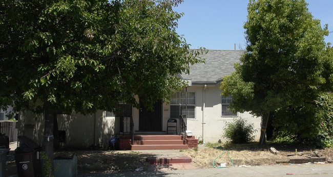 2457 35th Ave in Oakland, CA - Foto de edificio - Building Photo