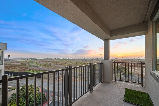 1068 Hampton Dr in Costa Mesa, CA - Building Photo - Building Photo