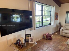 10361 Juniper Ct in Pembroke Pines, FL - Foto de edificio - Building Photo