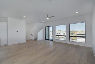 2050 Lohmans Spur Rd in Lakeway, TX - Building Photo - Building Photo