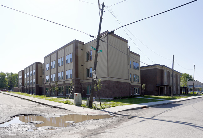 Minnie Hartmann Center in Indianapolis, IN - Foto de edificio - Building Photo