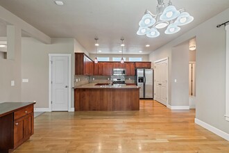 470 W Peck St in Meridian, ID - Foto de edificio - Building Photo