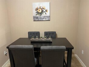 8028 Colonial Ln-Unit -B in Houston, TX - Foto de edificio - Building Photo