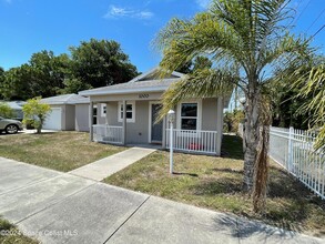 1000 Dames St in Titusville, FL - Foto de edificio - Building Photo