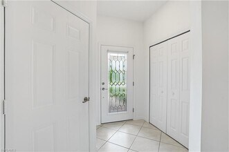 2870 Blossom Wy in Naples, FL - Foto de edificio - Building Photo