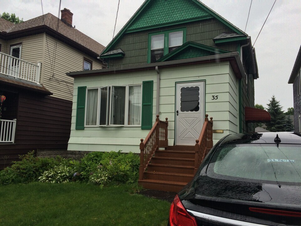 35 Salem St, Unit FL2 in Buffalo, NY - Building Photo