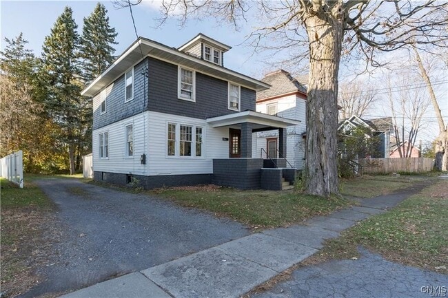213 N Pleasant St in Watertown, NY - Building Photo - Building Photo