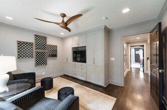 7510 W Northwest Hwy in Dallas, TX - Building Photo - Building Photo