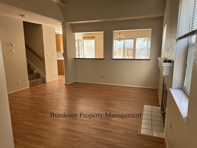 913 Radcliff Dr in Vacaville, CA - Building Photo - Building Photo