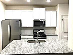 2710 Brogan Crk in Canyon Lake, TX - Building Photo - Building Photo