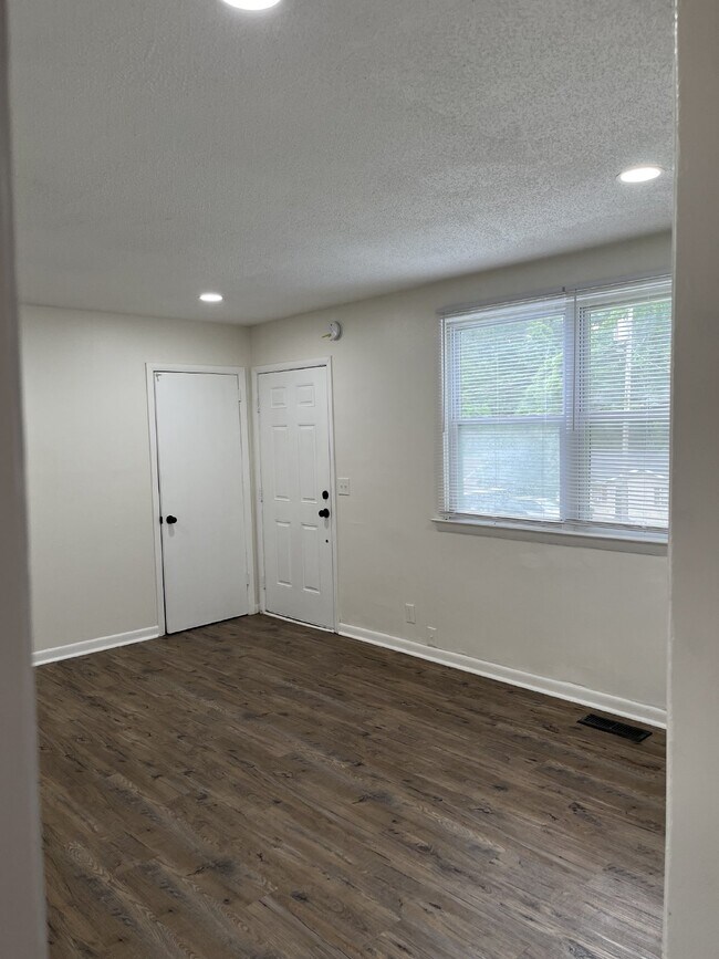1541 Cherry Tree Dr in Clarksville, TN - Building Photo - Building Photo