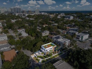 3251 Elizabeth St in Miami, FL - Foto de edificio - Building Photo