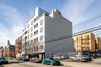 Shanti Tower in Long Island City, NY - Building Photo - Primary Photo