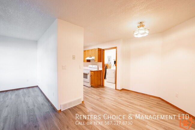 Single Story Unit with Lawn Care Included Ideal for Senior Living in Claresholm, AB - Building Photo - Building Photo