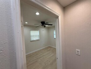10022 N Lantana Ave in Tampa, FL - Building Photo - Building Photo